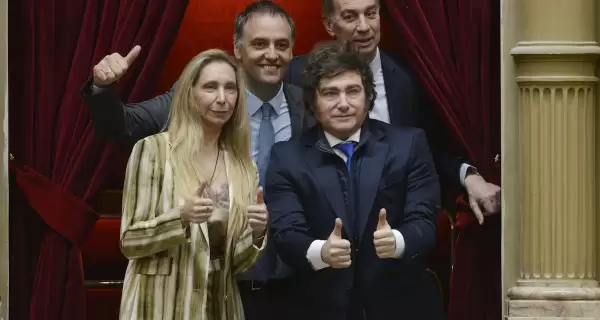 Karina y Javier Milei junto a Manuel Adorni y Diego Santilli.