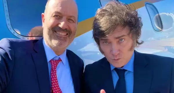 El ministro de Desregulaci�, Federico Sturzenegger, junto al presidente Javier Milei.