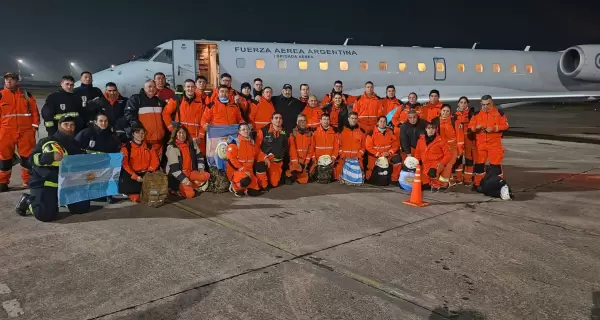 Miembros de la unidad de brigadistas USAR ARG-15 y USAR ARG-10, que relevaron a sus compa�eros de la USAR ARG-12 este fin de semana en Venezuela.