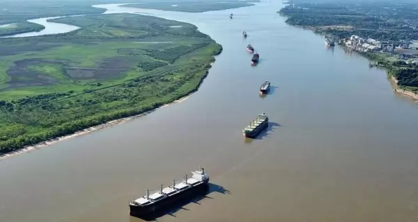 El Gobierno oficializ� la privatizaci�n de la hidrov�a a una empresa belga.