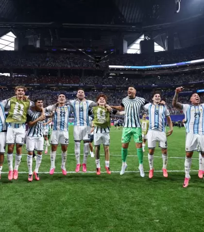 Argentina vs. Inglaterra por un lugar en la final del Mundial 2026: horario, tv y posibles formaciones.
