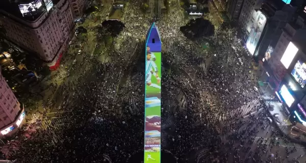 El Obelisco tras la derrota de la Selecci�n en la final de la Copa del Mundo 2026.