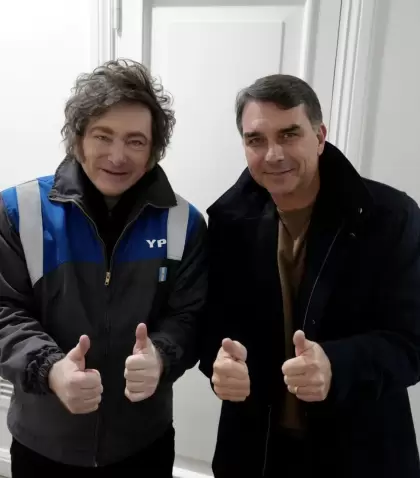 El presidente Javier Milei y el senador brasile�o Flavio Bolsonaro.