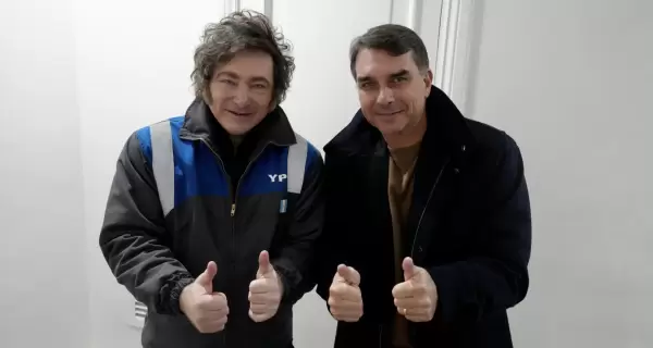 El presidente Javier Milei y el senador brasile�o Flavio Bolsonaro.